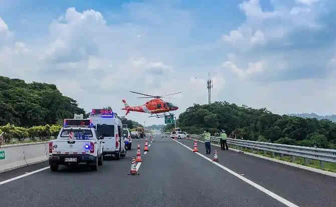 镶黄旗高速公路汽车救援案例